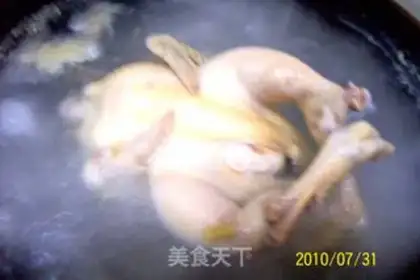 Make White cut chicken with onion and ginger step 2