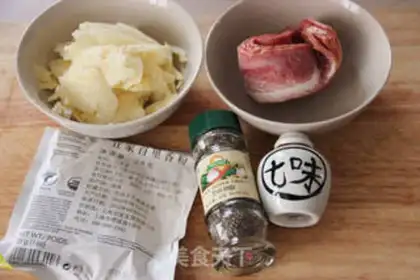 Make Baked Mashed Potatoes with Bacon and Cheyenne Sauce step 1