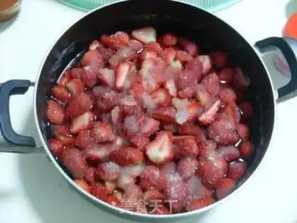 Make strawberry jam step 3