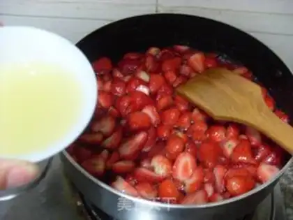Make strawberry jam step 5