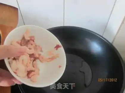 Make Noodles with abalone sauce and onion flavor step 1