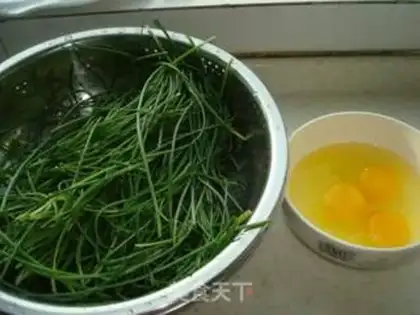 Make Scrambled eggs with shallot step 2