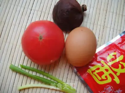 Make Noodles with tomato egg sauce step 0