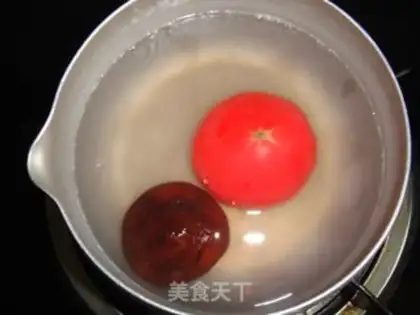 Make Noodles with tomato egg sauce step 1