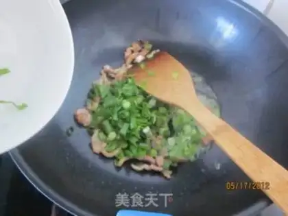 Make Noodles with abalone sauce and onion flavor step 4