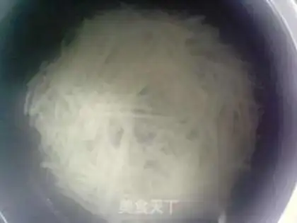 Make hot and sour potato silk step 1