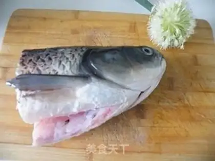 Make Stewed tofu with fish head step 0