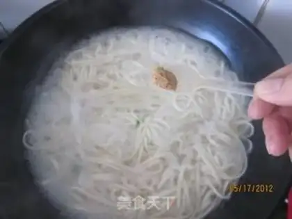 Make Noodles with abalone sauce and onion flavor step 7