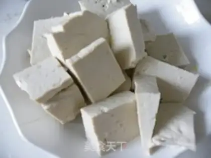 Make Stewed tofu with fish head step 1