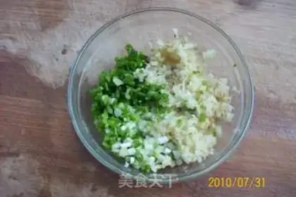 Make White cut chicken with onion and ginger step 12