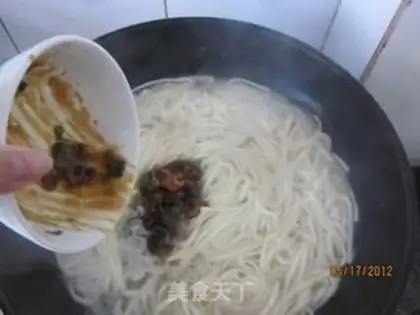 Make Noodles with abalone sauce and onion flavor step 8
