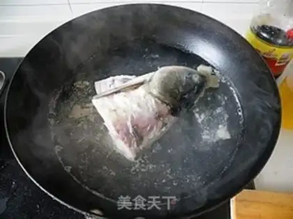 Make Stewed tofu with fish head step 3