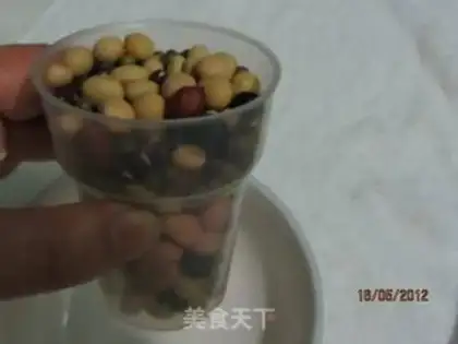 Make Coix seed grains soybean milk step 0