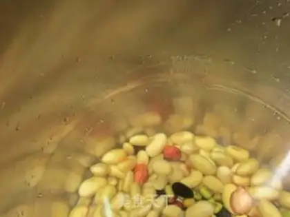 Make Coix seed grains soybean milk step 7