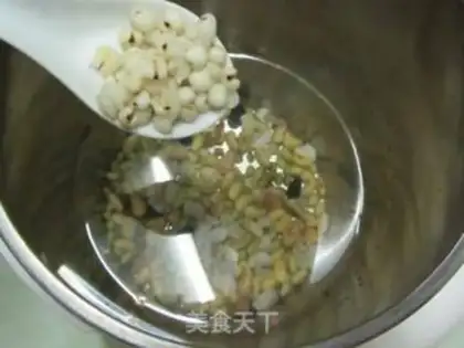 Make Coix seed grains soybean milk step 8