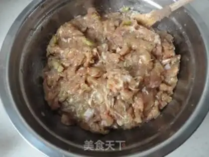 Make Spanish mackerel pot sticker step 4