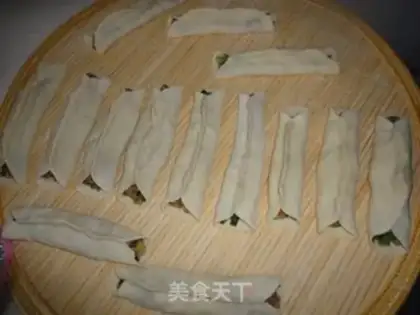 Make Spanish mackerel pot sticker step 7