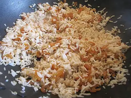Make Fried rice with eggs, shrimps and lettuce step 6