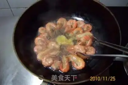 Make Braised tofu with fresh shrimp and garlic step 3