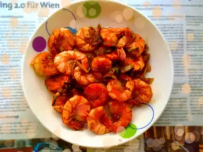 Make stir-fried prawns with garlic step 2