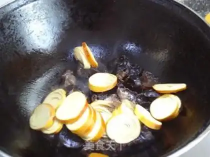 Make Garlic moss fungus step 2
