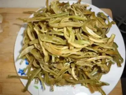 Make Stewed cake with dried beans step 1