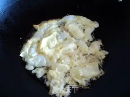 Make stir-fried rice noodles step 4