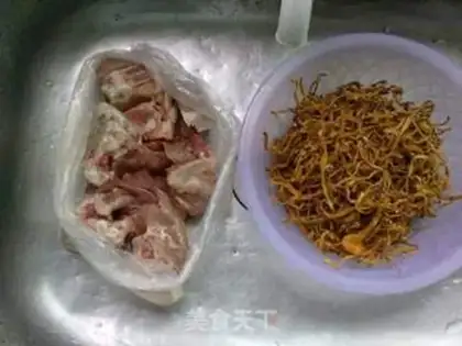 Make Cordyceps flower ribs soup step 0