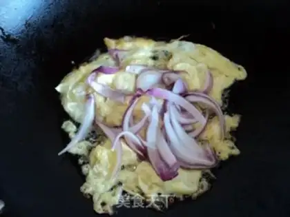 Make stir-fried rice noodles step 5