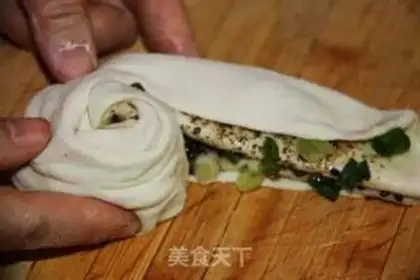 Make chopped green onion pancakes step 7