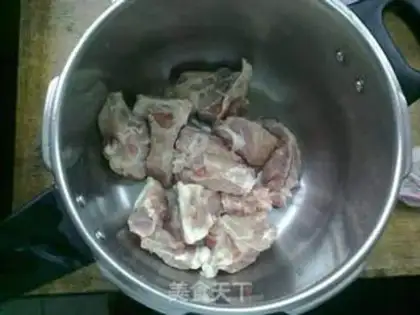 Make Cordyceps flower ribs soup step 2