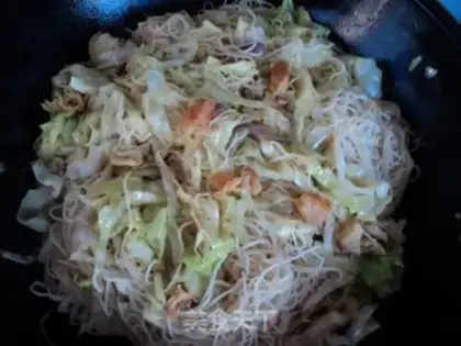 Make stir-fried rice noodles step 8