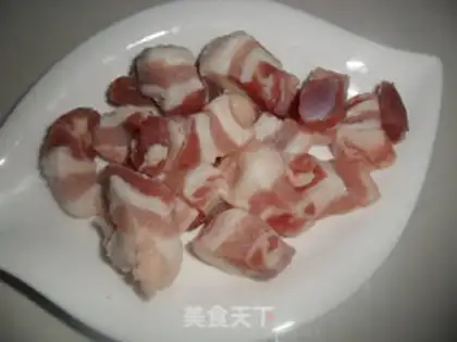 Make braised pork and potato step 1