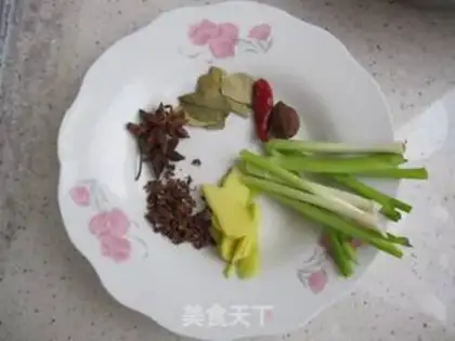 Make Stewed cabbage with spine step 1