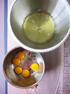 Make Chocolate decorated cake step 1