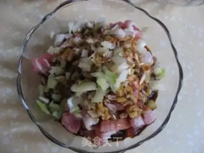 Make Old Beijing noodles with diced pork step 4
