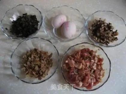 Make Old Beijing noodles with diced pork step 5