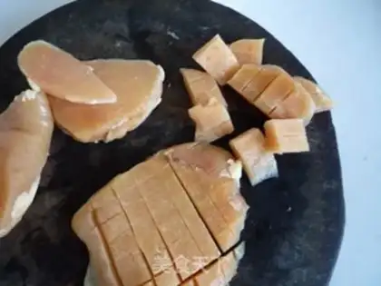 Make diced chicken with tomato sauce step 1