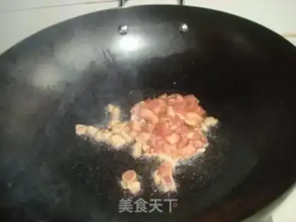 Make stir-fried minced pork with seaweed vermicelli step 2