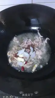Make Stir fried shredded potatoes with shredded pork and leeks step 3