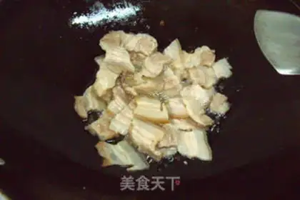 Make Small bamboo shoots twice-cooked pork step 6