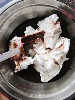 Make Chocolate decorated cake step 6