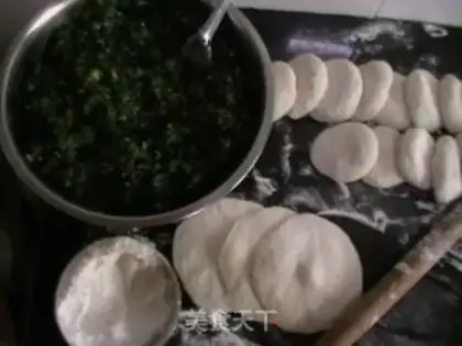 Make Wild vegetable steamed buns step 6
