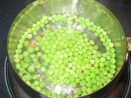 Make Fried rice with shrimp balls and eggs step 4