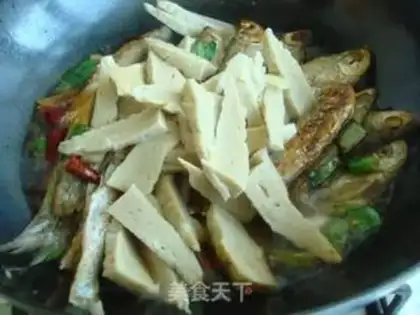 Make Small white fish with gluten step 5