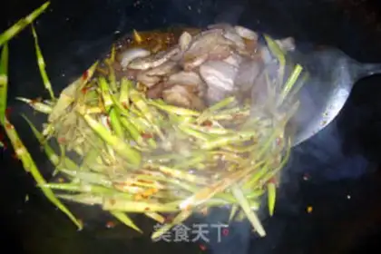 Make Small bamboo shoots twice-cooked pork step 10