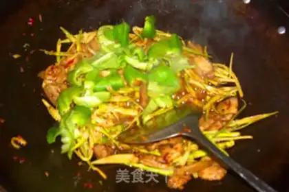 Make Small bamboo shoots twice-cooked pork step 11