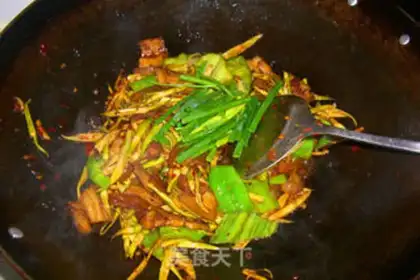 Make Small bamboo shoots twice-cooked pork step 12