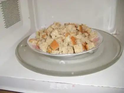Make Homemade bread crumbs step 2