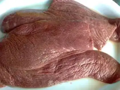 Make Chicken bone grass and Ganoderma lucidum detoxification soup step 1